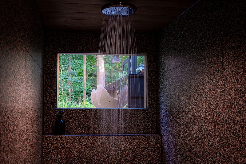 艺加设计-酒店设计-绿屋酒店：森林中的玻璃度假屋