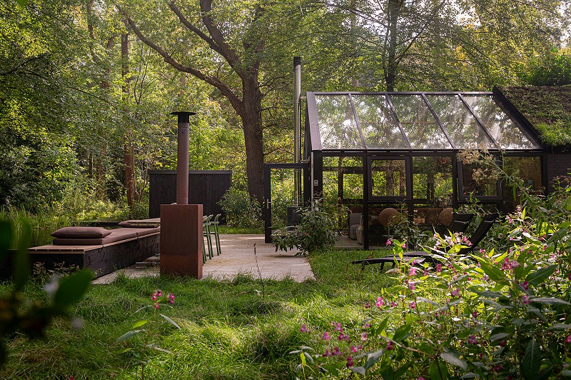 艺加设计-酒店设计-绿屋酒店：森林中的玻璃度假屋