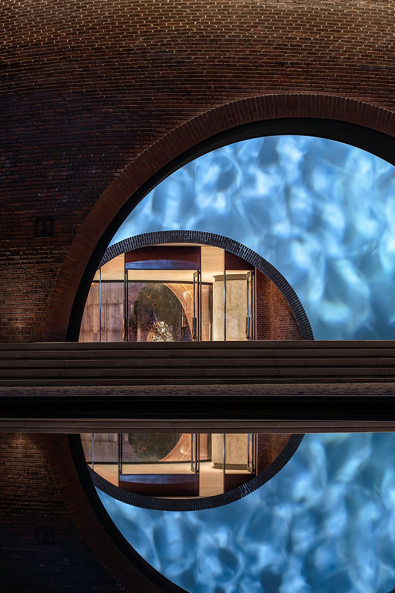 艺加酒店设计分享：弥勒东风韵美憬阁酒店：建筑去“现代性”、去“工业化”的本土设计