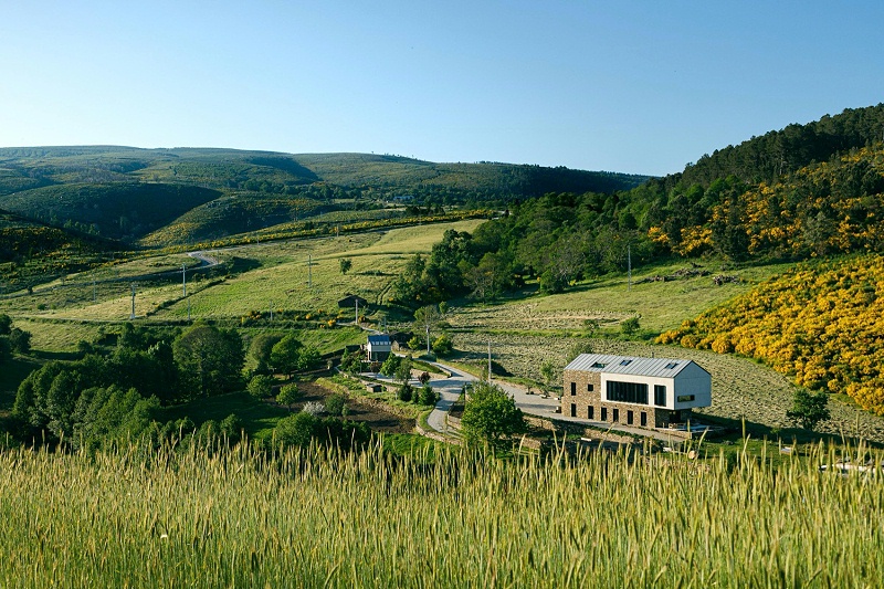 艺加设计-酒店设计-TerraSense山地隐逸酒店：嵌入山地景观的度假隐居